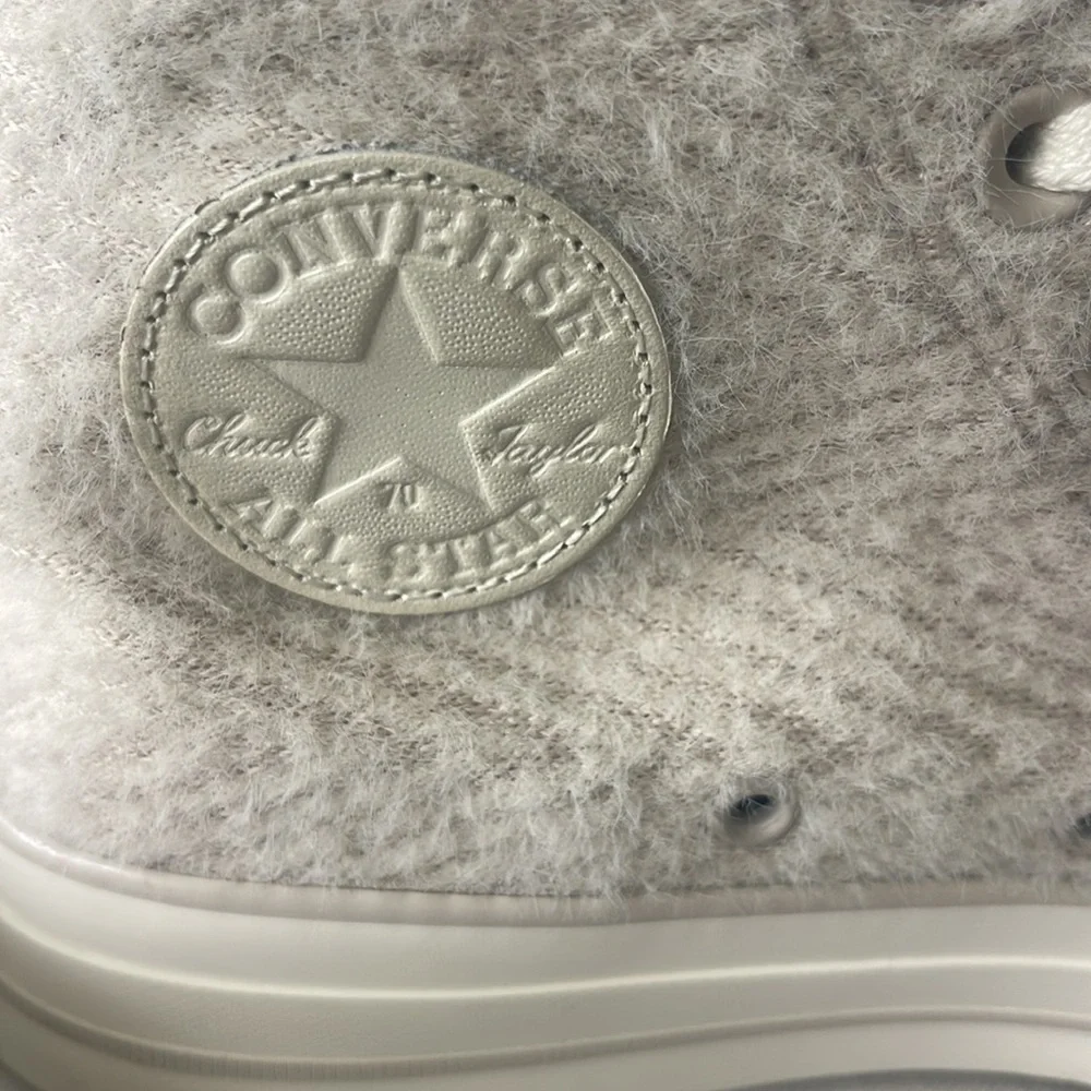 NWOB CONVERSE CHUCK 70 Cozy High-top Sneakers Size 8.5 beige fuzzy fabric - Picture 6 of 11